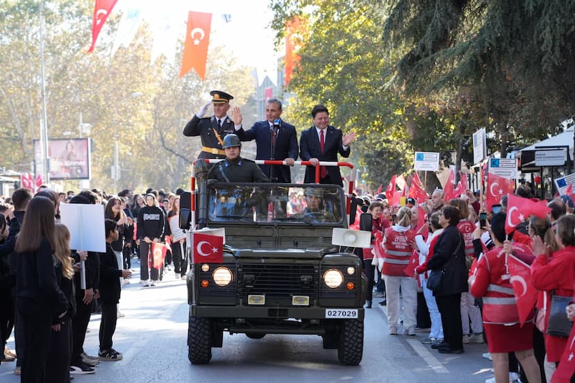 Kadıköy'de Cumhuriyet Yürüyüşü Öncesi Renkli Görüntüler