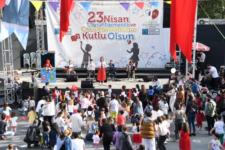 Kadıköy’de 23 Nisan Coşkusu