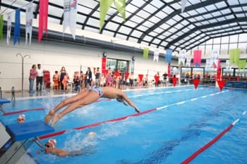 Kadıköy’de Acıbadem Yüzme Havuzu ve Spor Merkezi Açıldı