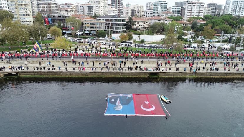 Kadıköy’de 9’u 5 Geçe Ata’ya Saygı Zinciri