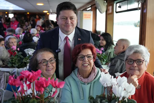 Kadıköy Huzur Vapuru, İlk Seferini Yaptı