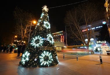 Yeni Yılın En Işıltılı Adresi: Kadıköy