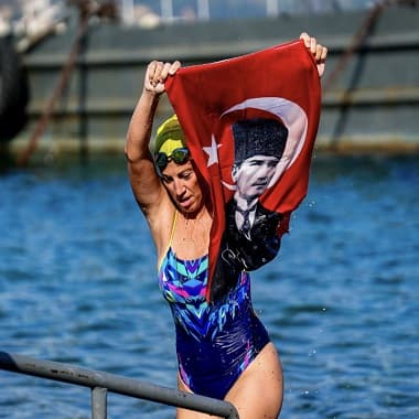  30 Ağustos’ta 30 Saatlik Yüzme Performansı
