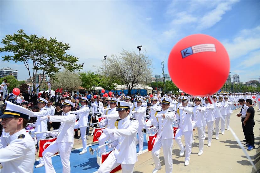 Kadıköy'de 19 Mayıs Coşkusu