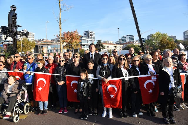 10 Kasım Çelenk Koyma ve Ata'ya Saygı Zinciri