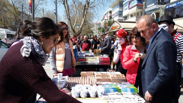 Dünya Sanat Günü  Şaşkınbakkal Sokaklarında