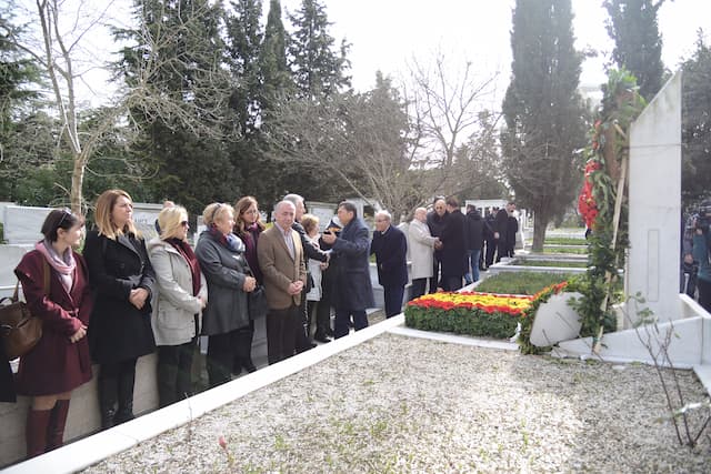 Çetin Emeç Mezarı Başında Anıldı