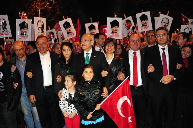 Kadıköy'de Yüzbinler Cumhuriyet için Yürüdü