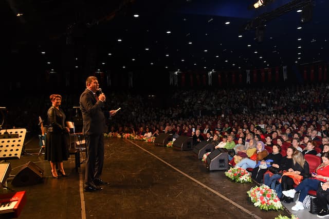 24 Kasım Öğretmenler Günü Zuhal Olcay Konseri