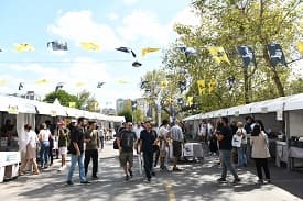 Kadıköy'de Plaklar Barış Manço Anısına Dönüyor