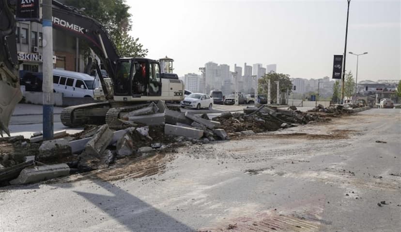 Taşköprü Caddesi Trafiğe Kapatıldı