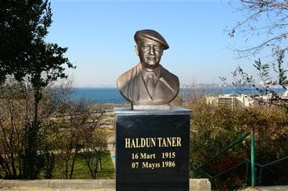 Haldun Taner Büstü Yeniden Yapıldı