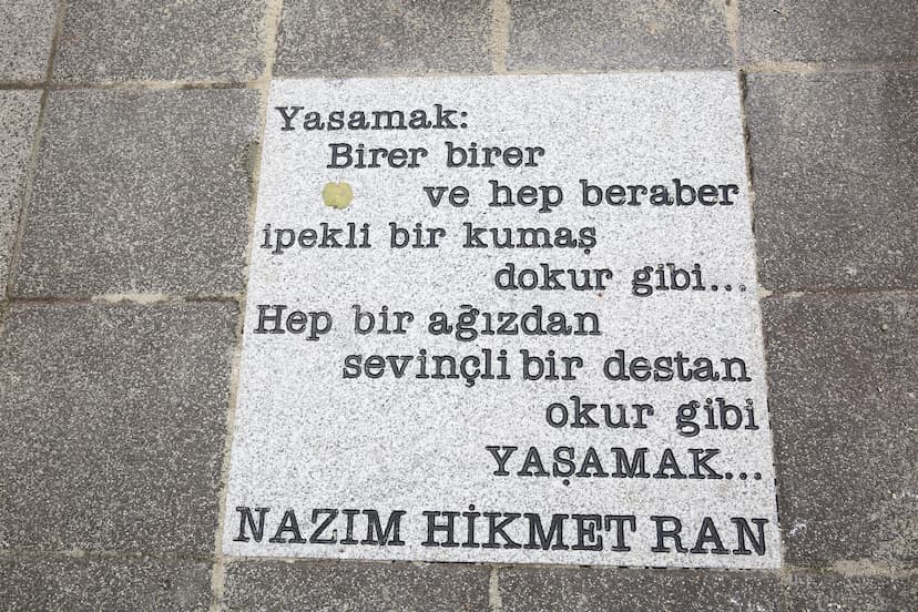 Şiir Sokakta Nazım Hikmet Her Yerde