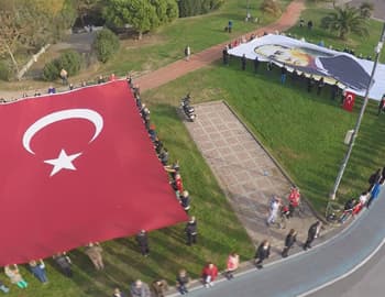 Kadıköy'de Atatürk İçin Elele