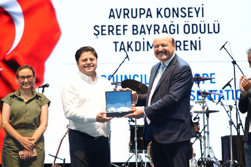 Kadıköy Belediyesi'ne Şeref Bayrağı Ödülü