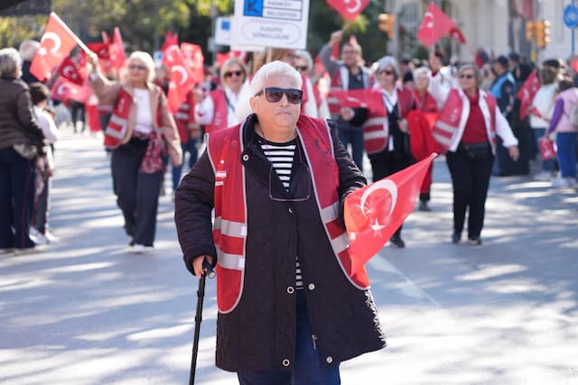 Kadıköy'de Cumhuriyet Yürüyüşü Öncesi Renkli Görüntüler
